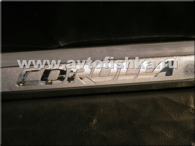 Toyota Corolla (06-) хромированная накладка на ручку крышки багажника, с надписью Corolla.